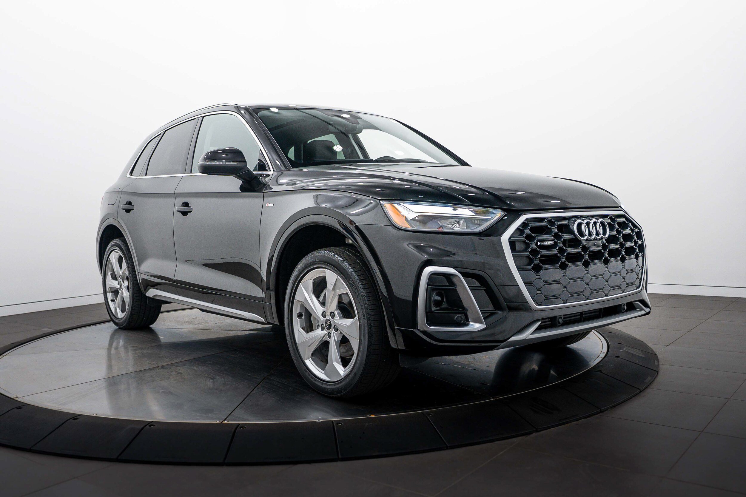 Certified 2023 Audi Q5 2.0T Premium Plus w/ Premium Plus Package AWD/4WD image 2