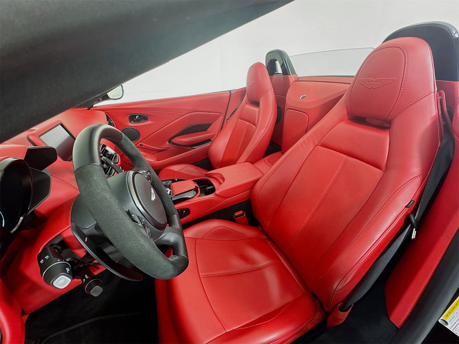 Used 2022 Aston Martin V8 Vantage Roadster image 20