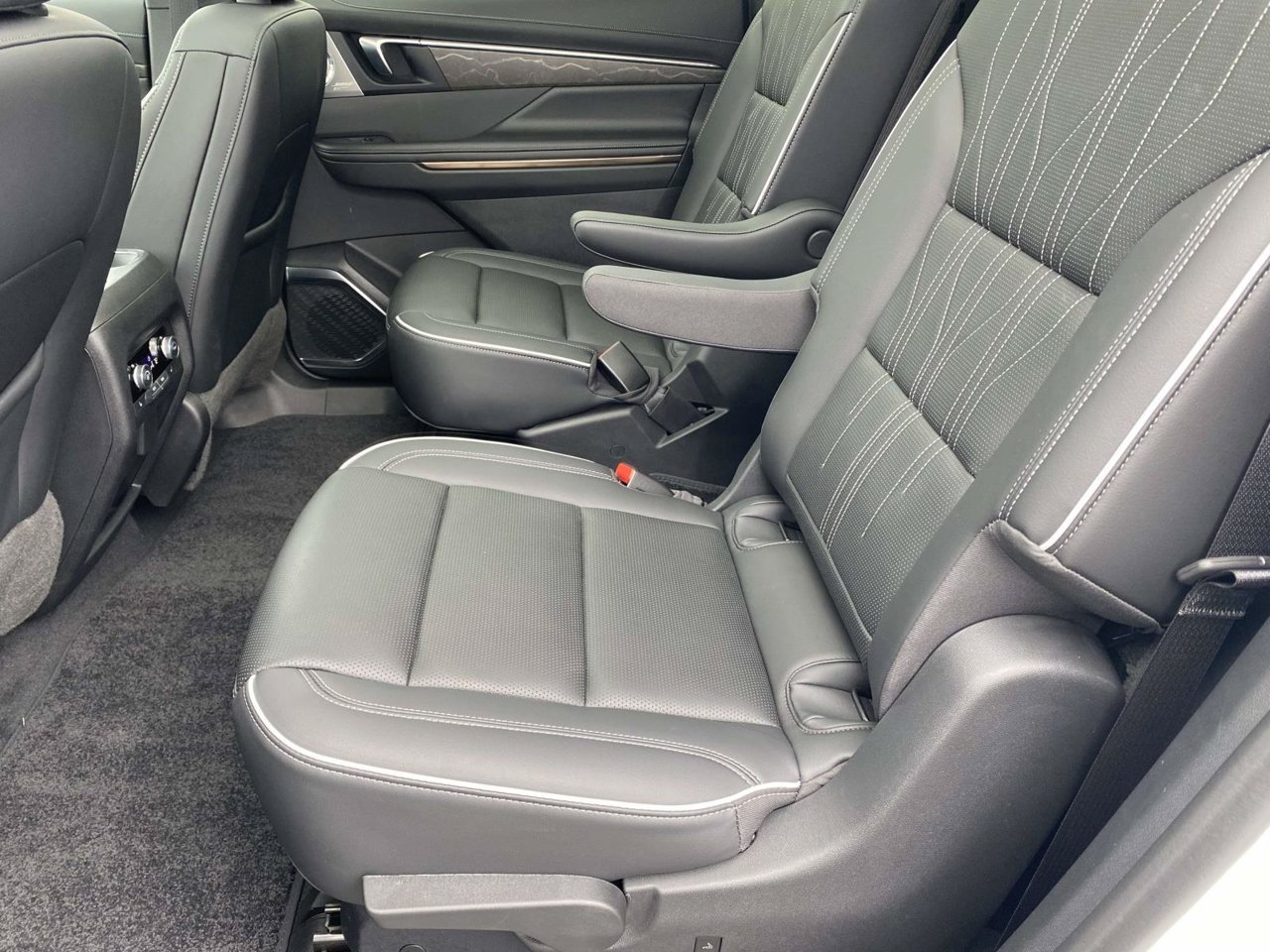 Used 2025 Buick Enclave Avenir w/ Super Cruise Package FWD image 10