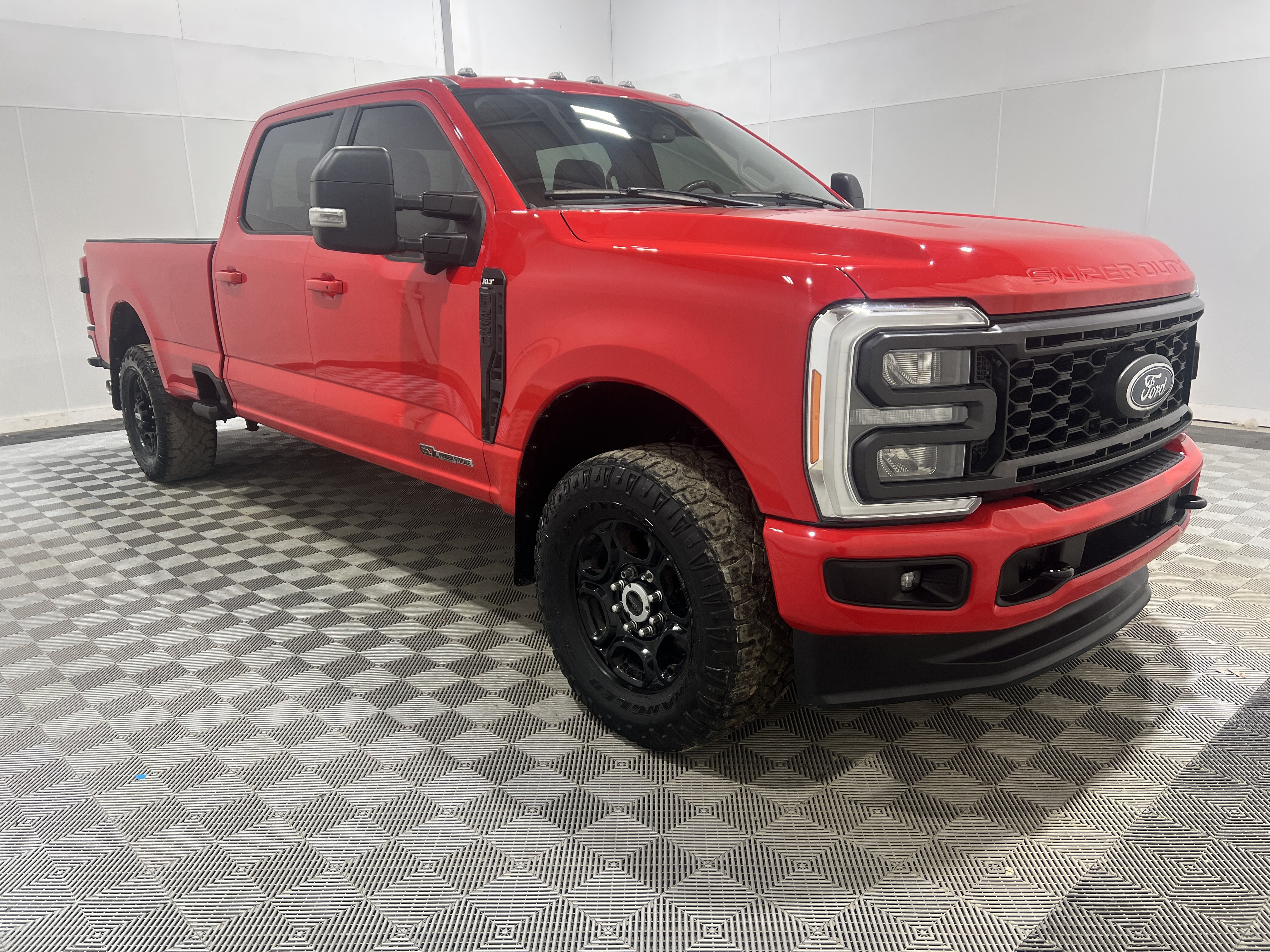 Used 2024 Ford F250 XLT w/ XLT Premium Package AWD/4WD image 4