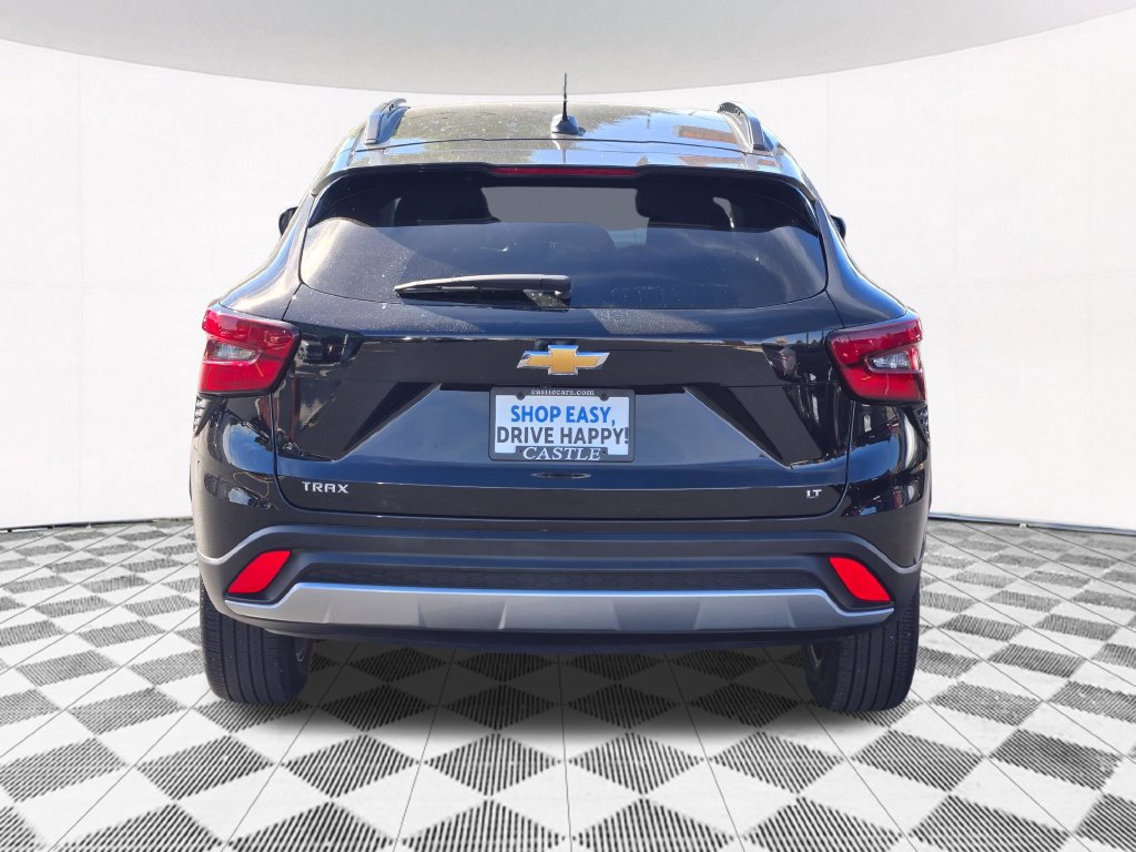 Used 2025 Chevrolet Trax LT FWD image 19