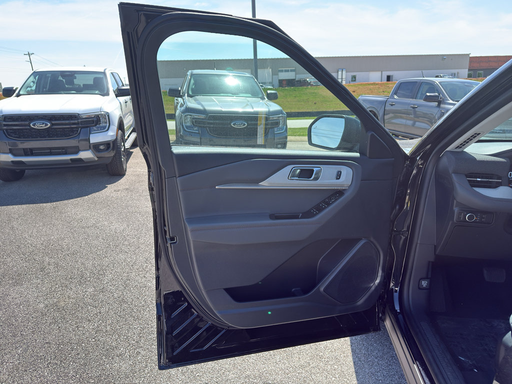 New 2026 Ford Explorer Active RWD image 25