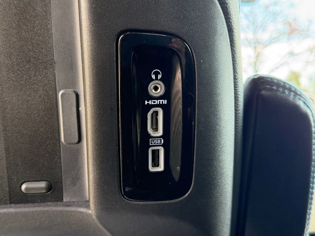 Used 2021 Chrysler Pacifica Touring-L w/ Uconnect Theater Family Group image 37