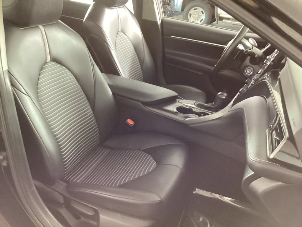 Used 2021 Toyota Camry SE FWD image 18