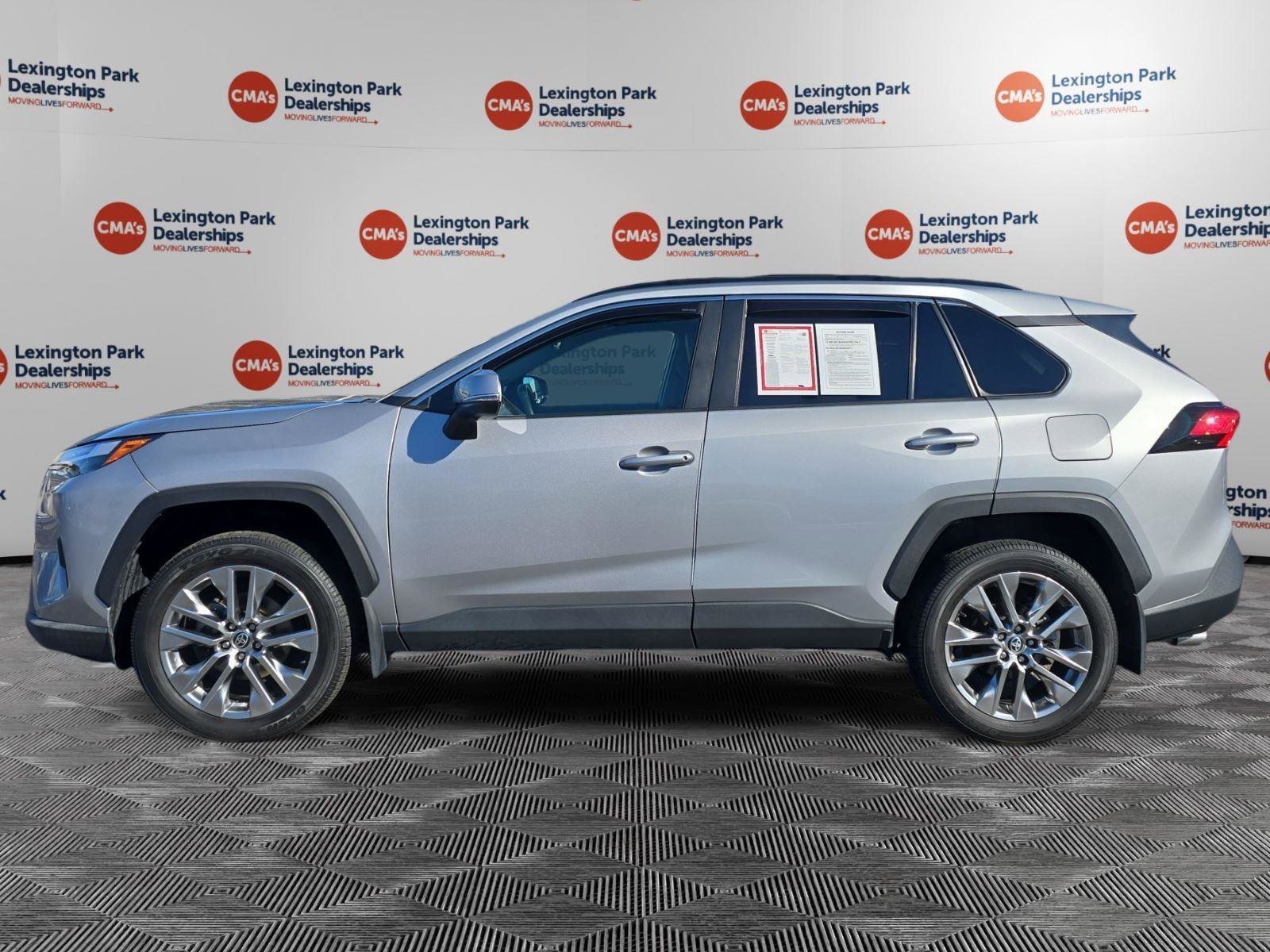 Used 2023 Toyota RAV4 XLE Premium image 4