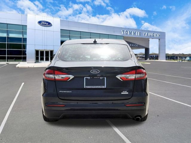 Used 2020 Ford Fusion SE image 3