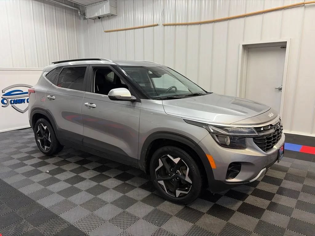Used 2024 Kia Seltos EX FWD image 3