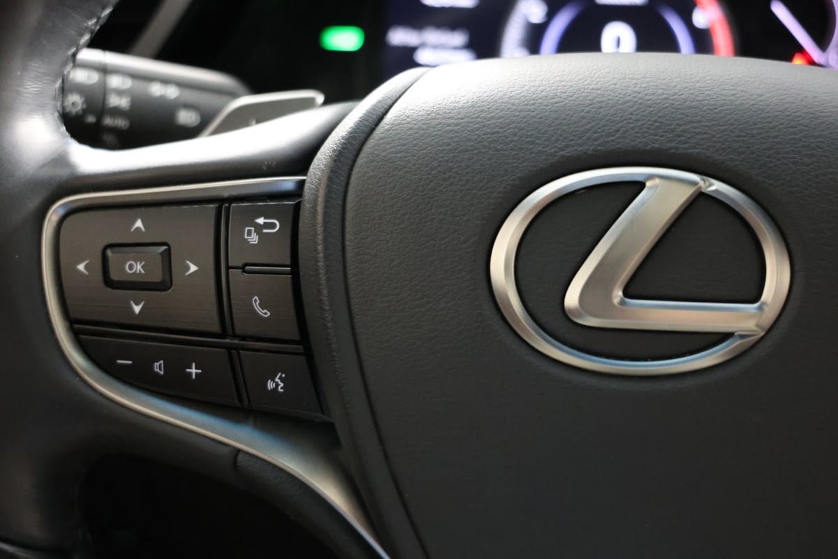 Used 2024 Lexus ES 300h Ultra Luxury w/ Accessory Package (Z2) FWD image 30