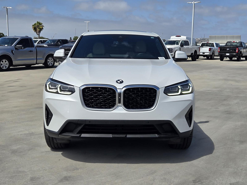 Used 2022 BMW X4 xDrive30i w/ Parking Assistance Package AWD/4WD image 3