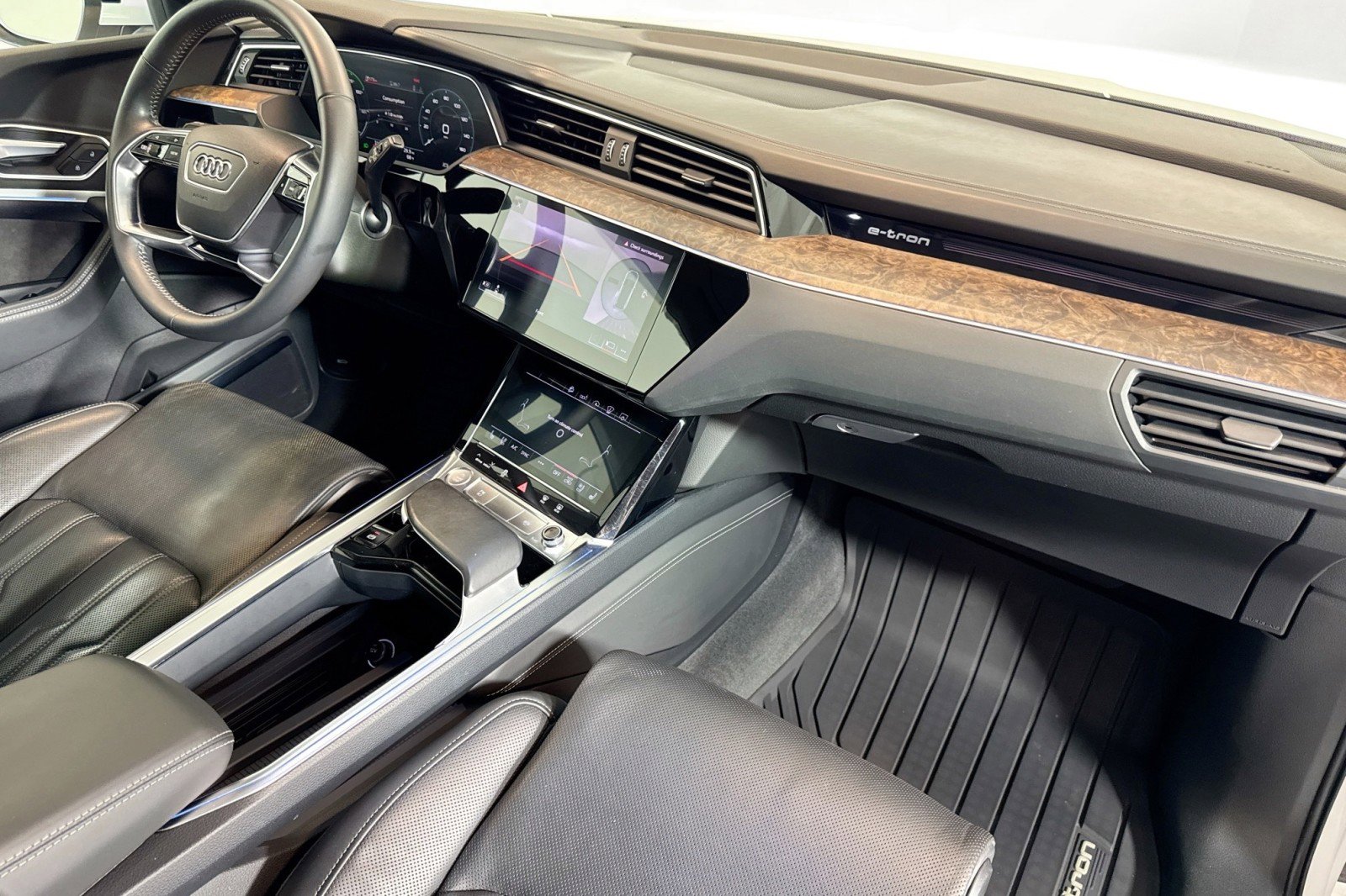 Used 2019 Audi e-tron Prestige w/ Prestige Package image 28