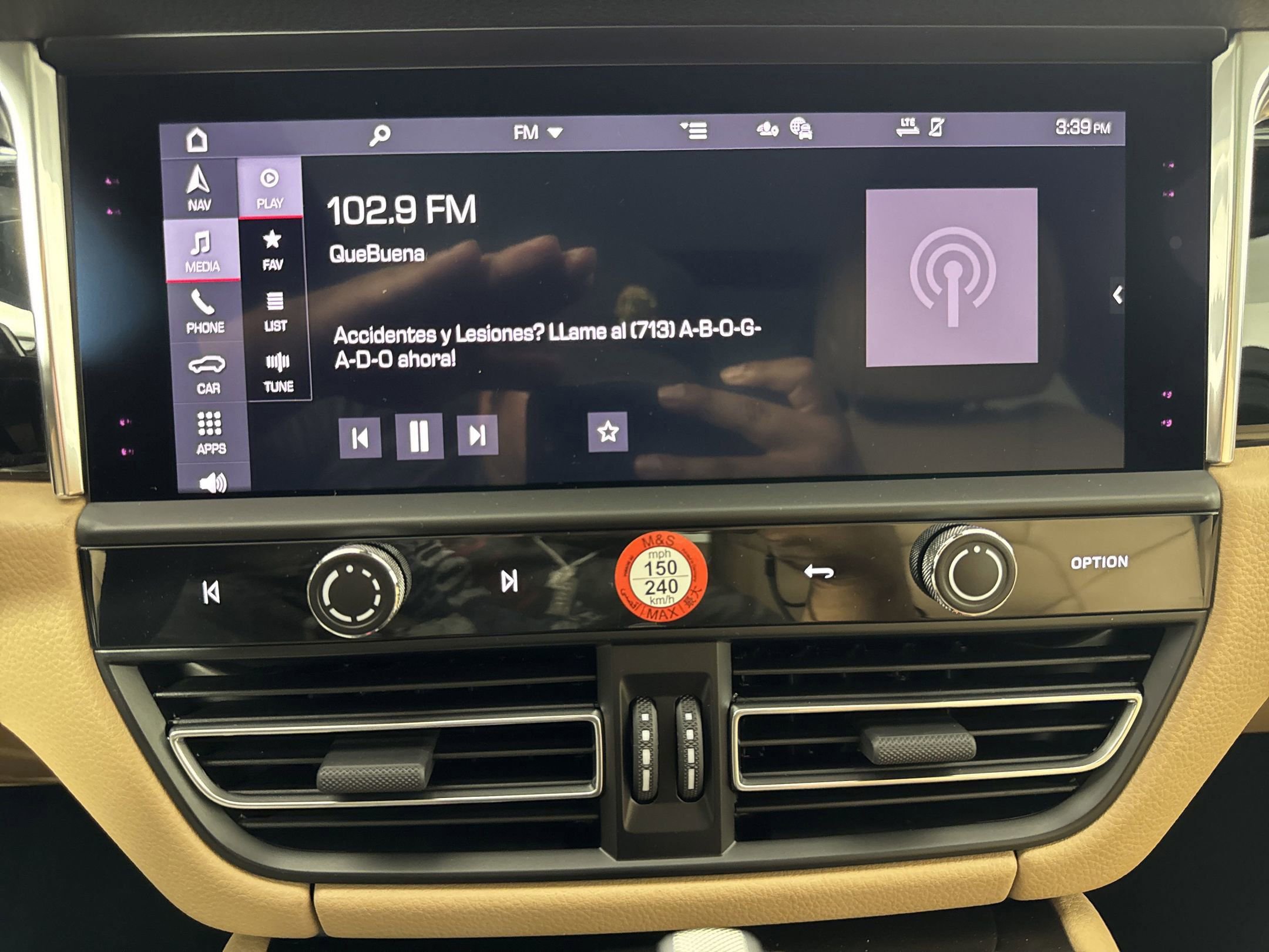 Certified 2025 Porsche Macan image 24