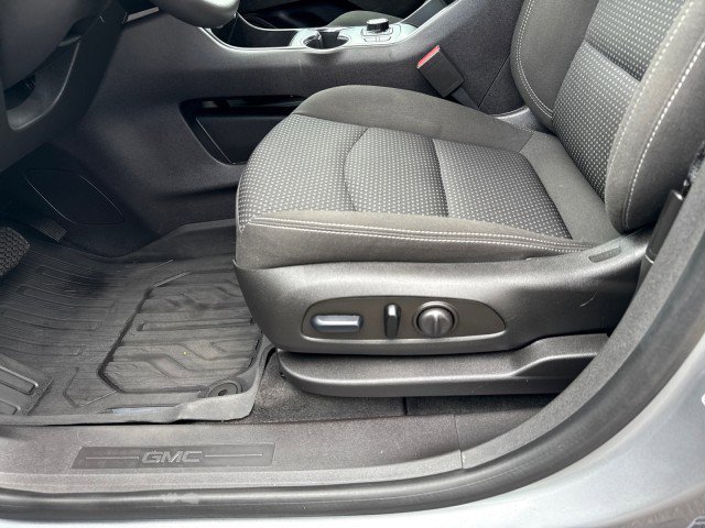 Used 2024 GMC Terrain SLE w/ Driver Convenience Package image 16