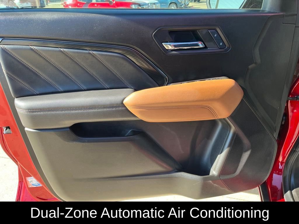 Used 2024 GMC Canyon AT4 w/ Technology Package image 11