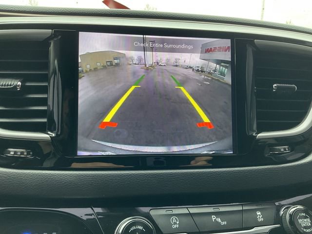 Used 2018 Chrysler Pacifica Touring-L image 14