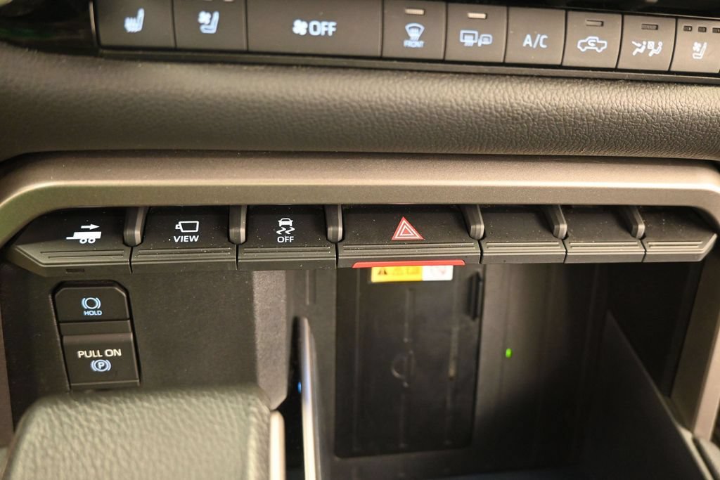 Used 2024 Toyota Tundra Limited AWD/4WD image 32