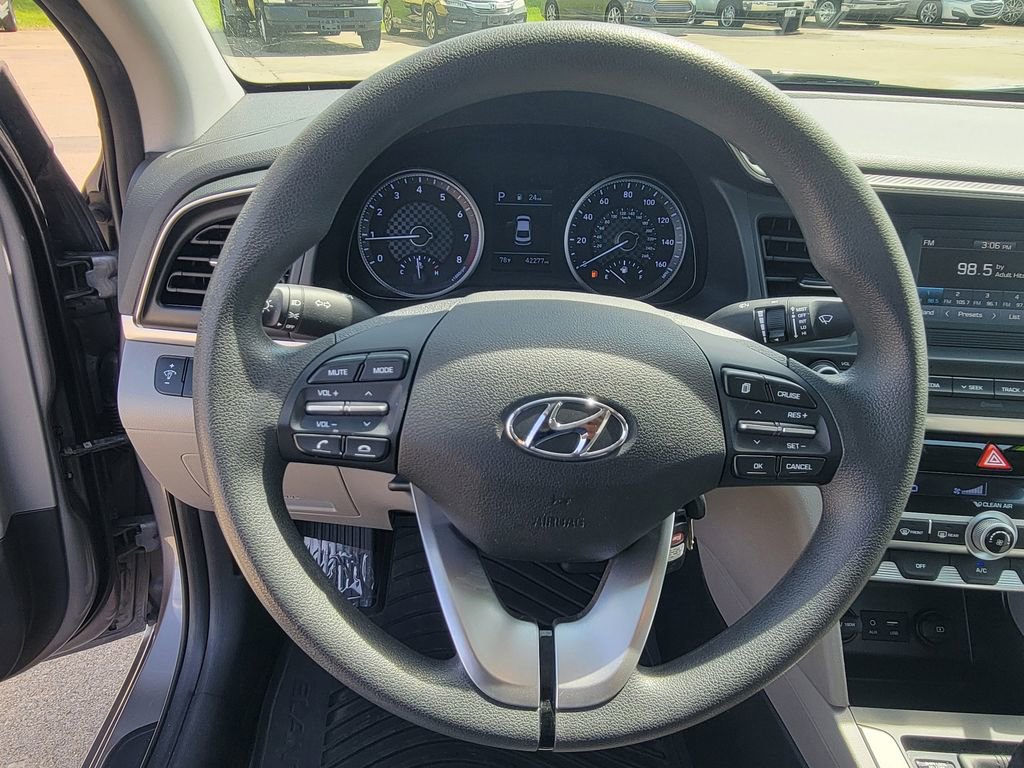 Used 2020 Hyundai Elantra SE w/ Winter Weather Package FWD image 20
