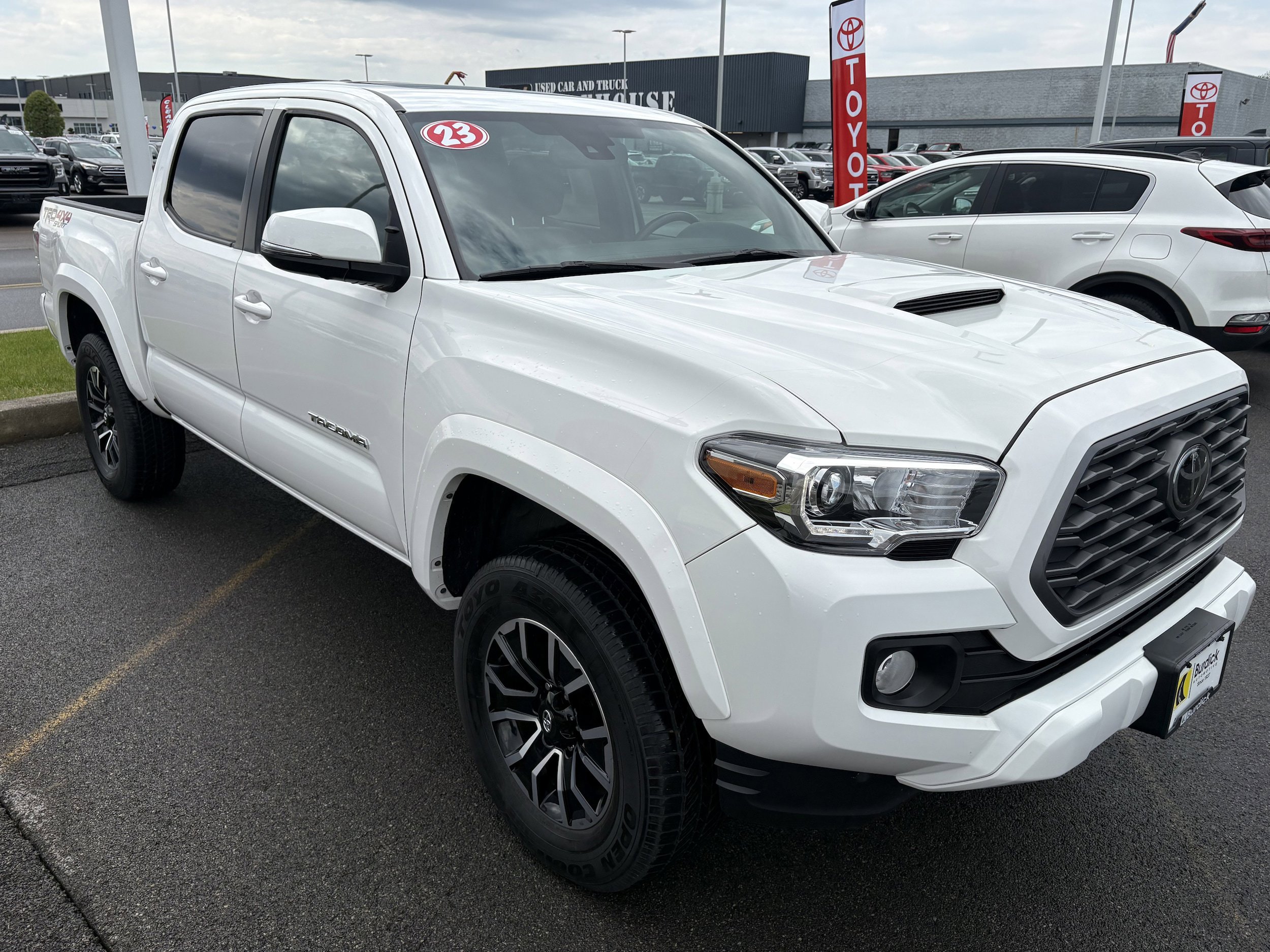 Used 2023 Toyota Tacoma TRD Sport w/ TRD Premium Sport Package AWD/4WD image 2