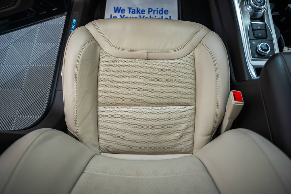 Certified 2024 Ford Explorer Platinum w/ Technology Package AWD/4WD image 33