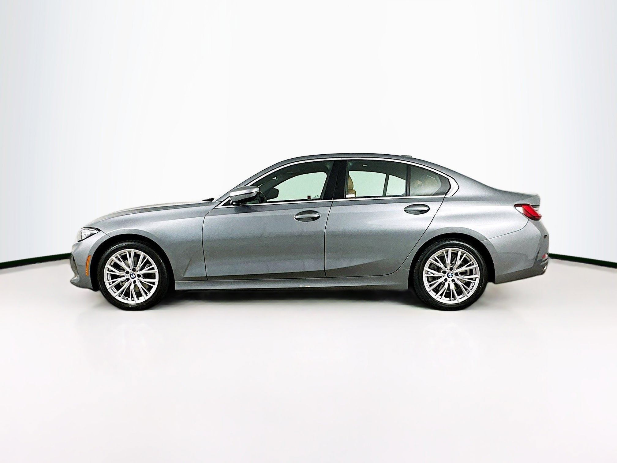 Used 2024 BMW 330i xDrive Sedan w/ Premium Package image 4