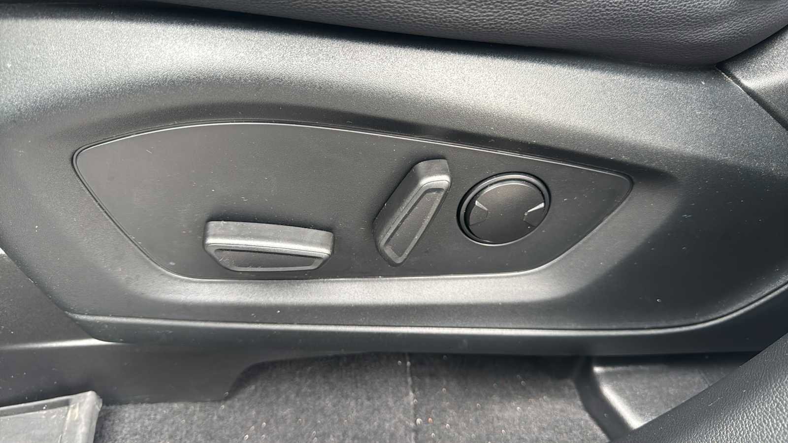 Used 2022 Ford Explorer Limited w/ Equipment Group 301A image 21