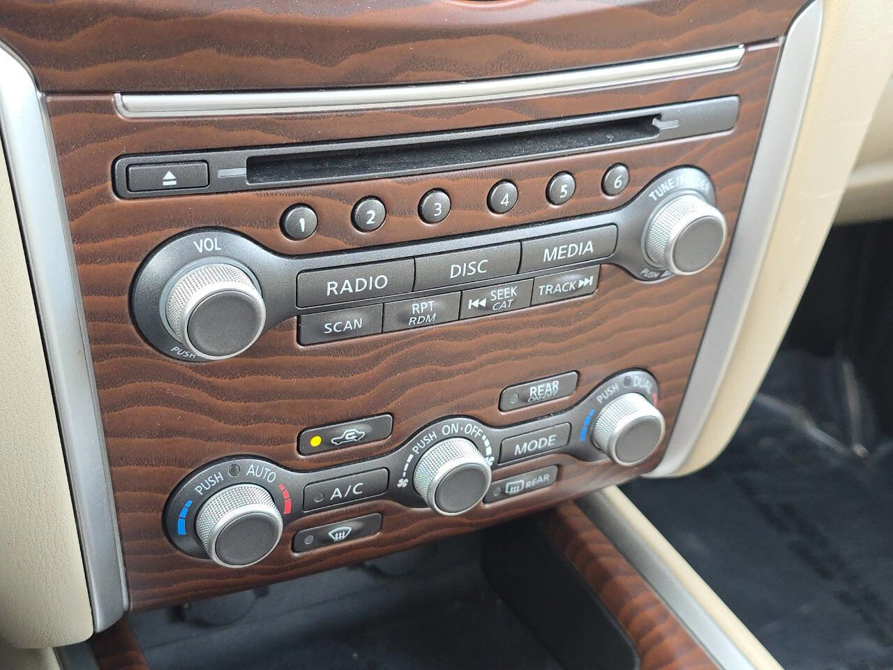 Used 2017 Nissan Pathfinder Platinum image 32