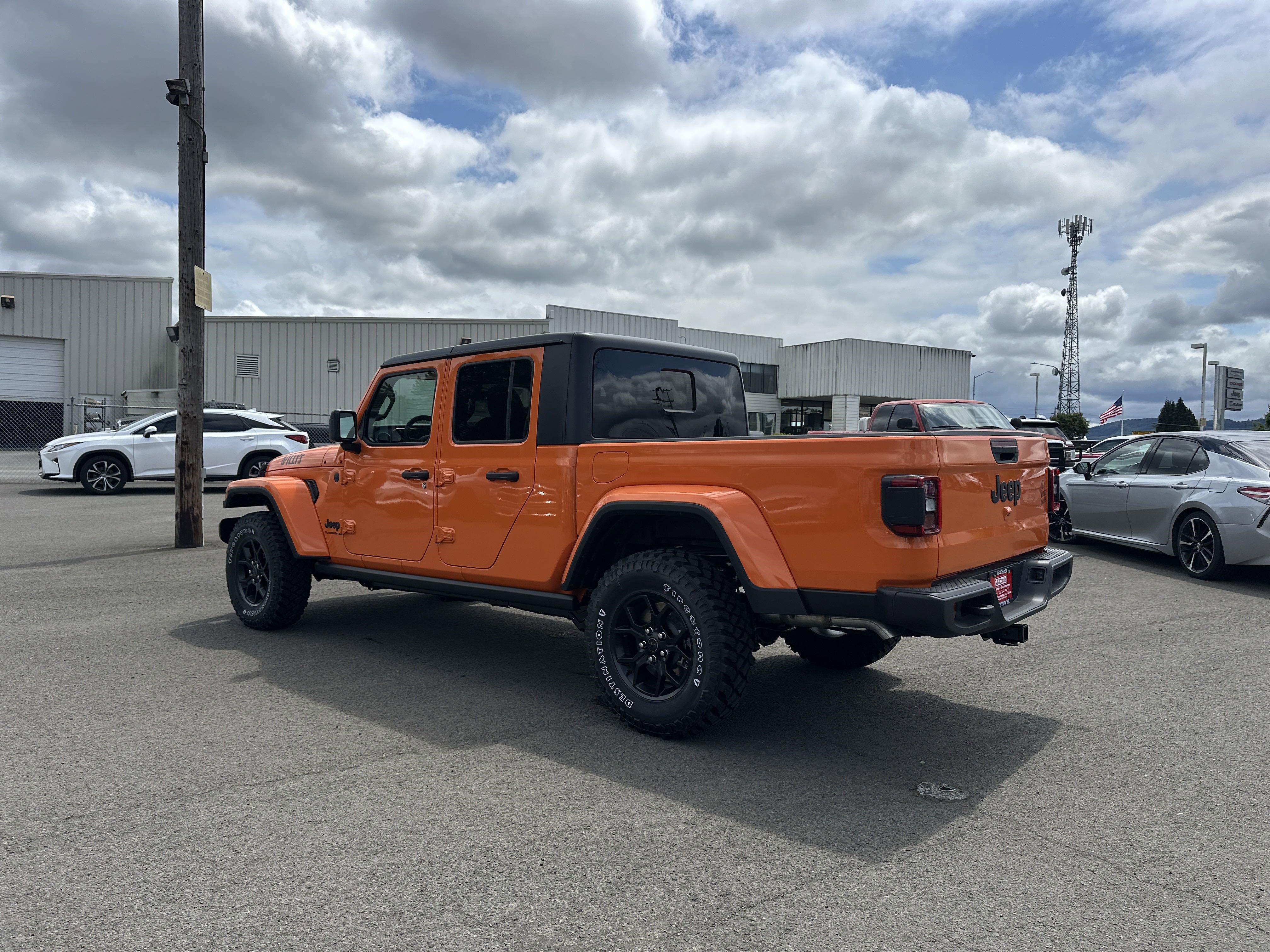 New 2025 Jeep Gladiator Willys image 4
