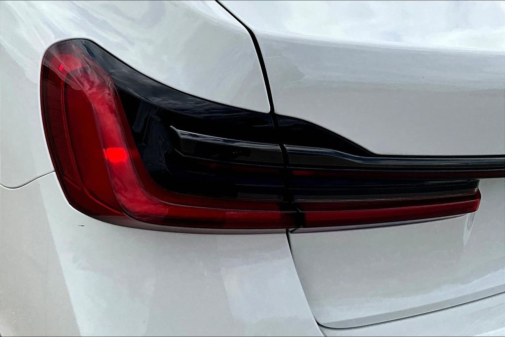 Used 2022 BMW 740i w/ M Sport Package image 39