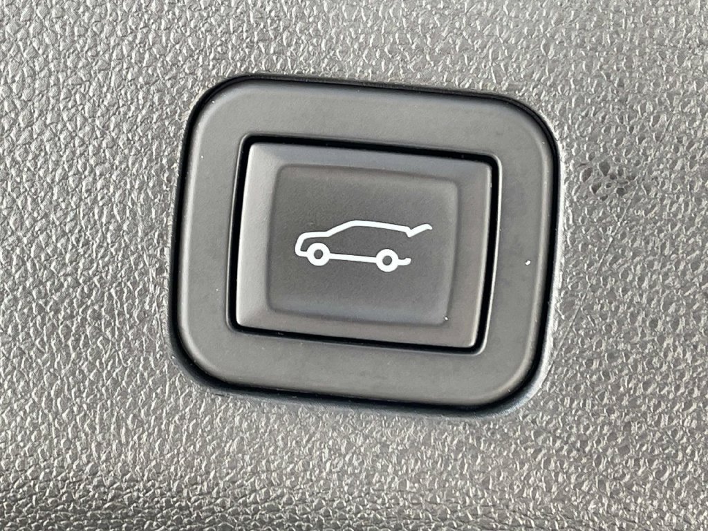 Used 2024 GMC Yukon Denali Ultimate AWD/4WD image 10