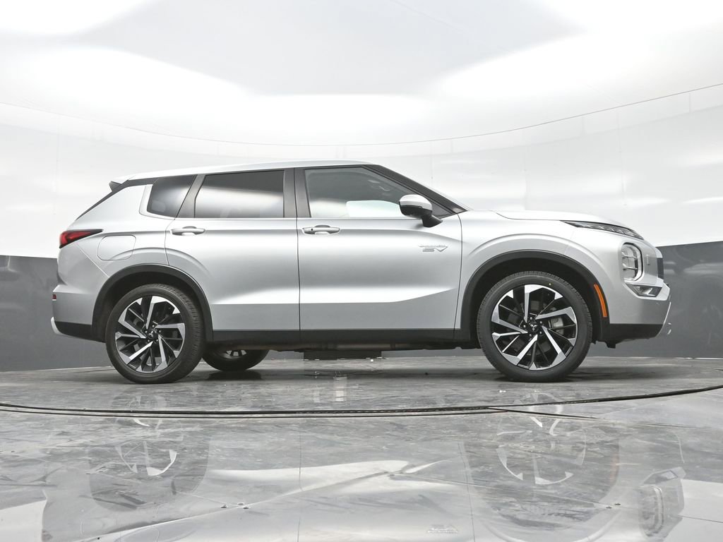 Used 2024 Mitsubishi Outlander SE image 36