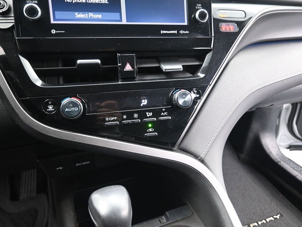 Used 2021 Toyota Camry XSE image 15