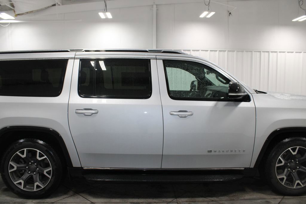 Used 2023 Jeep Wagoneer L Series III w/ Preferred Equipment Group image 11