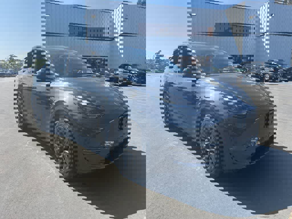 Used 2025 Tesla Model Y Long Range image 2