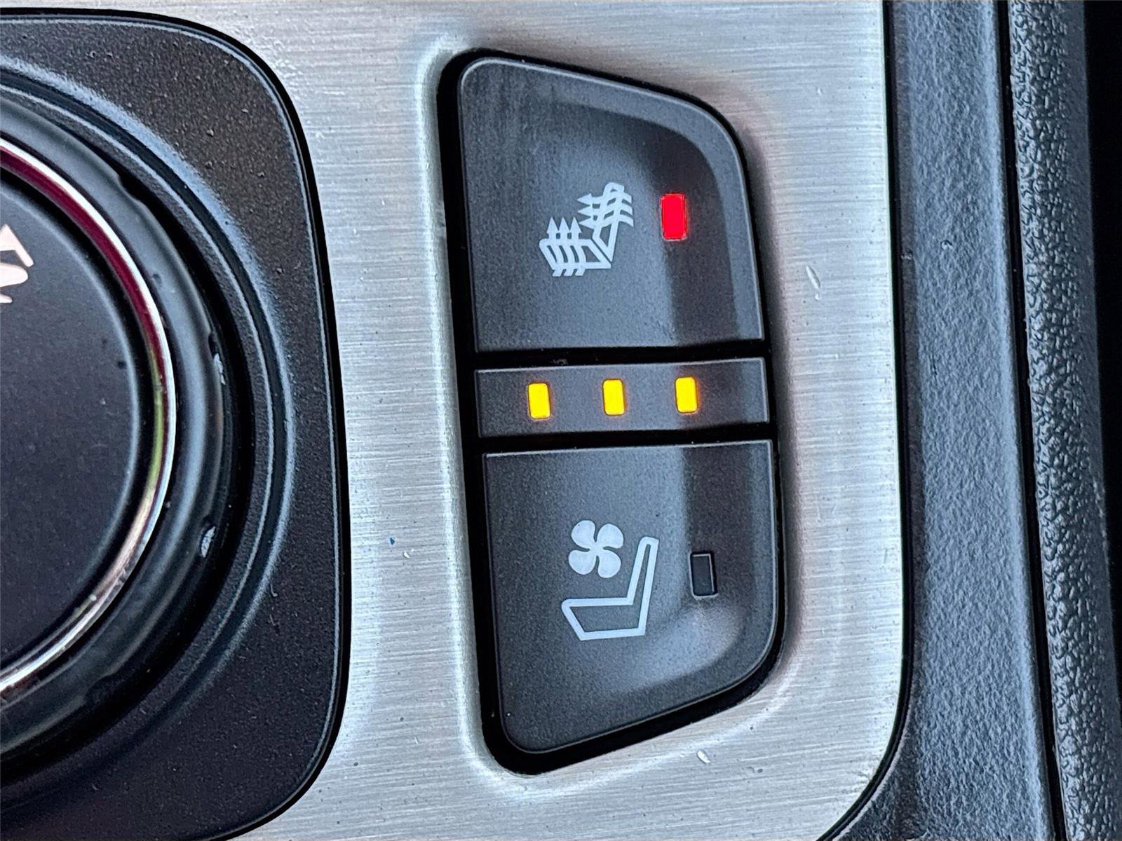 Used 2018 GMC Terrain Denali w/ Advanced Safety Package AWD/4WD image 21