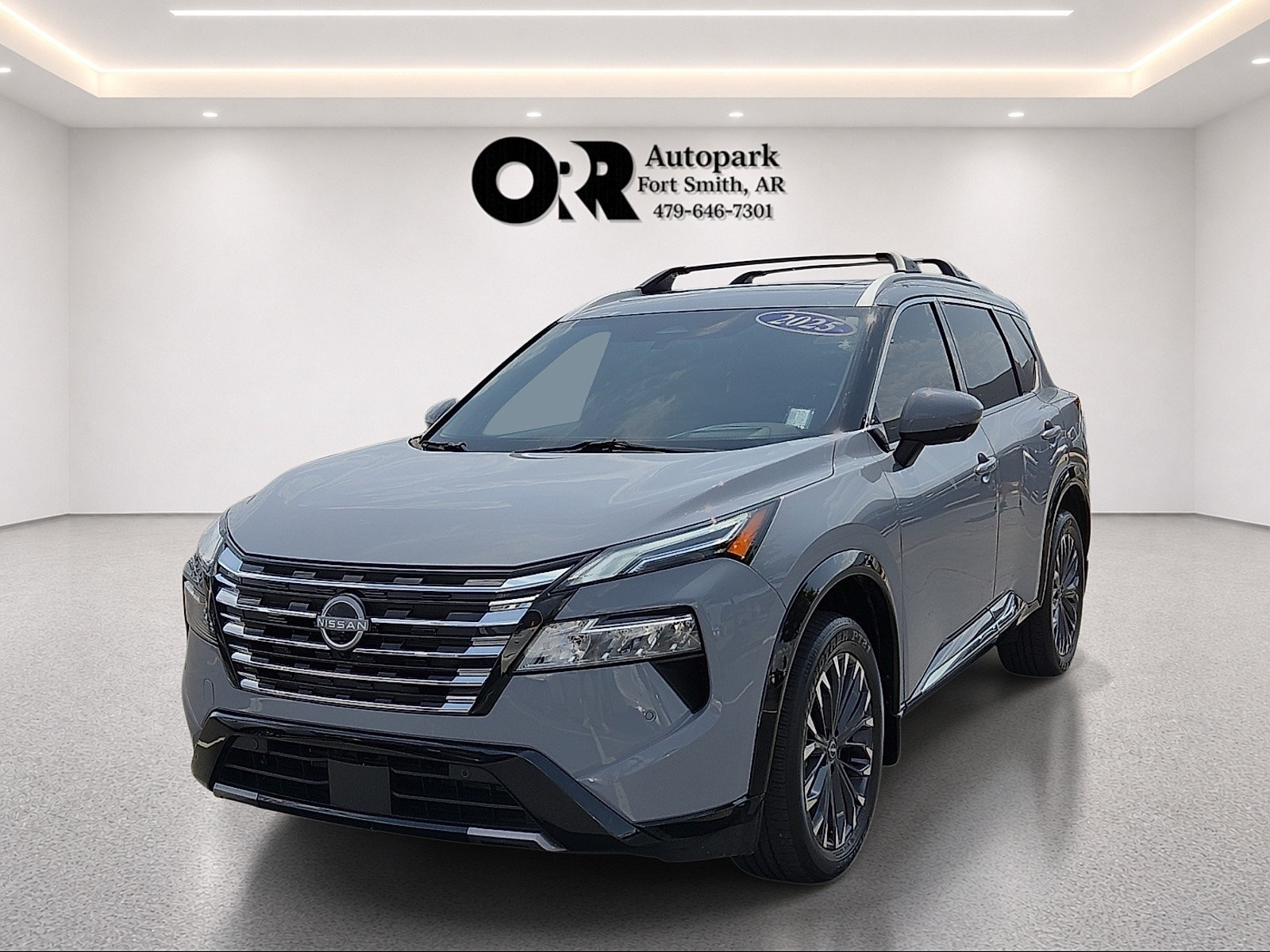 Used 2025 Nissan Rogue Platinum w/ Platinum Premium Package FWD image 2