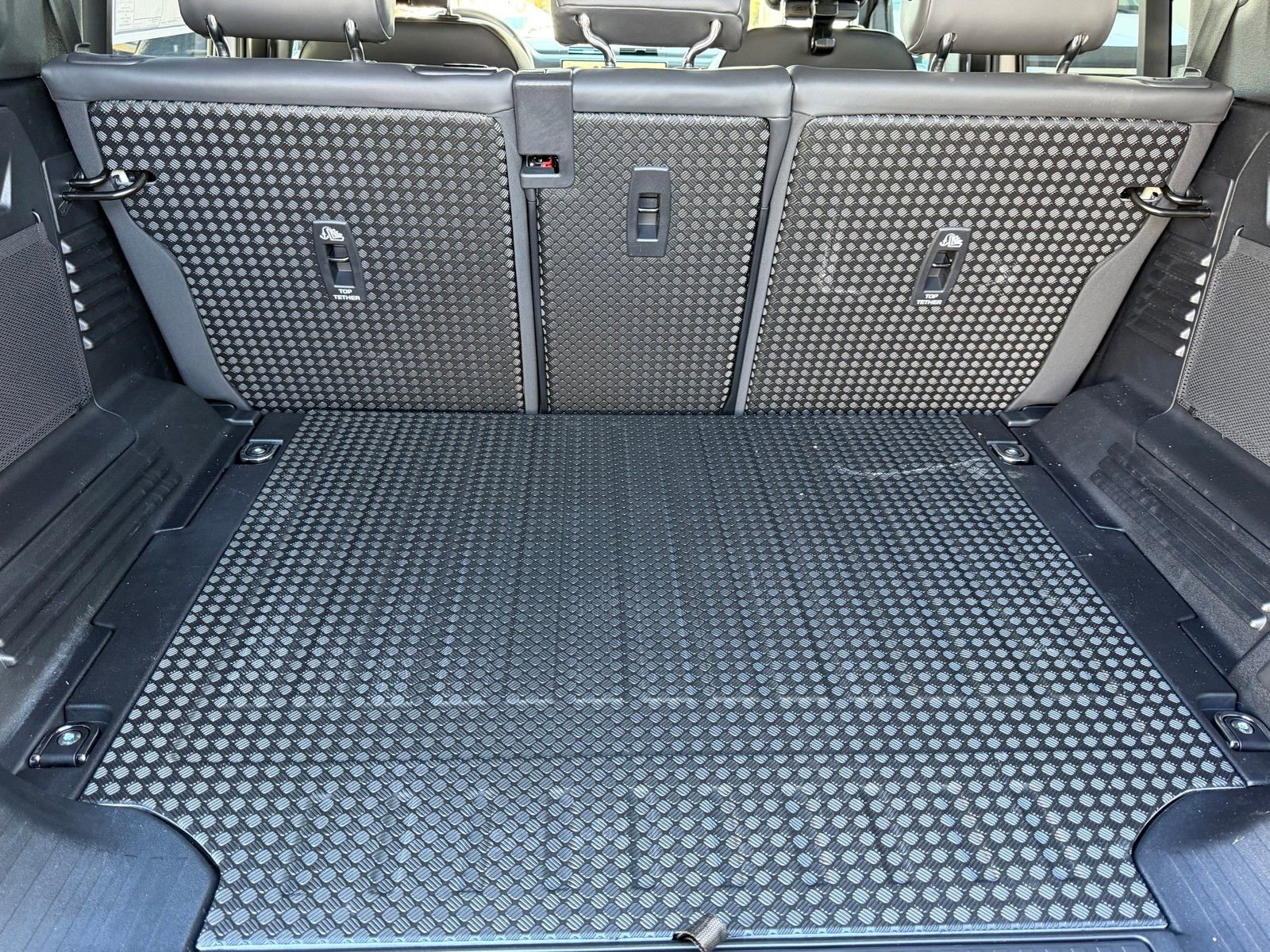 New 2026 Land Rover Defender 110 S image 30