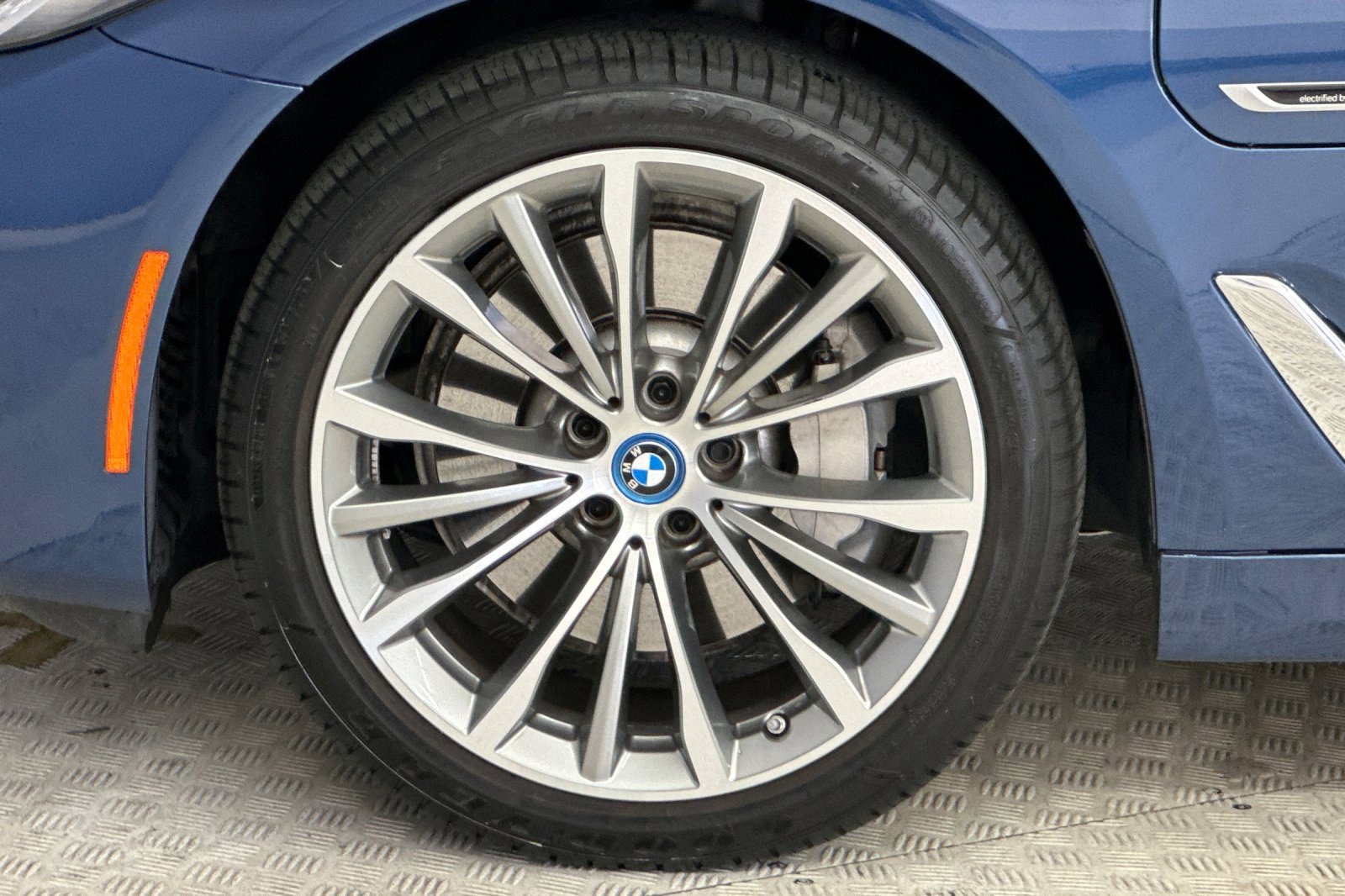 Certified 2023 BMW 530e w/ Convenience Package image 11