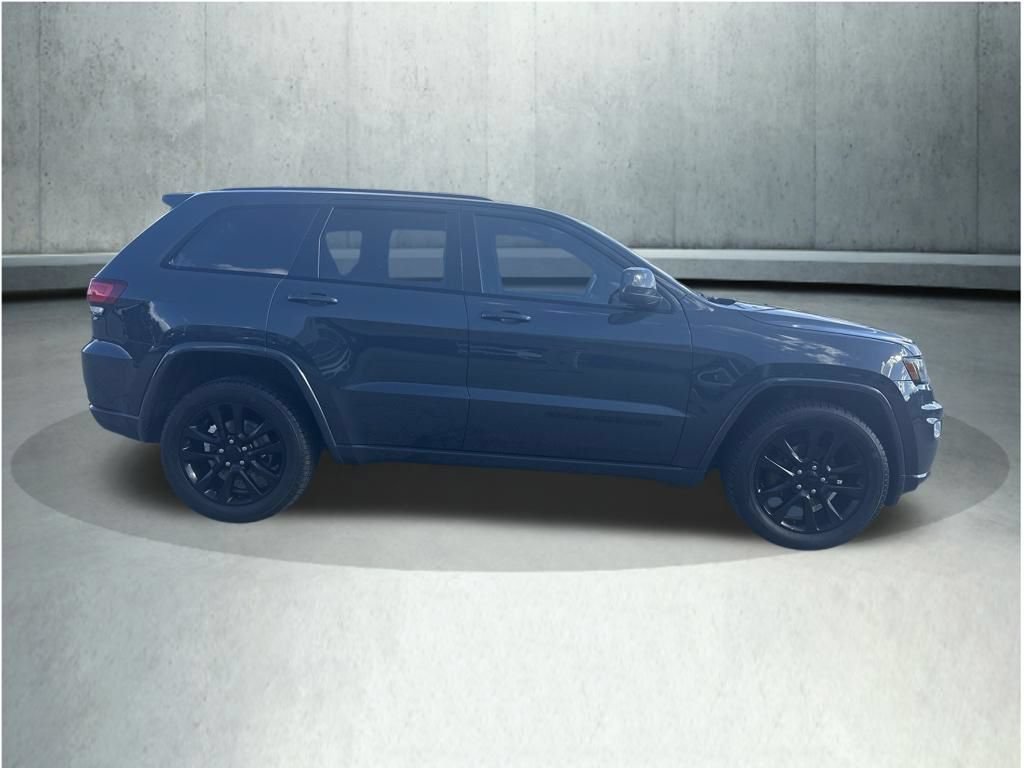 Used 2017 Jeep Grand Cherokee Altitude AWD/4WD image 7