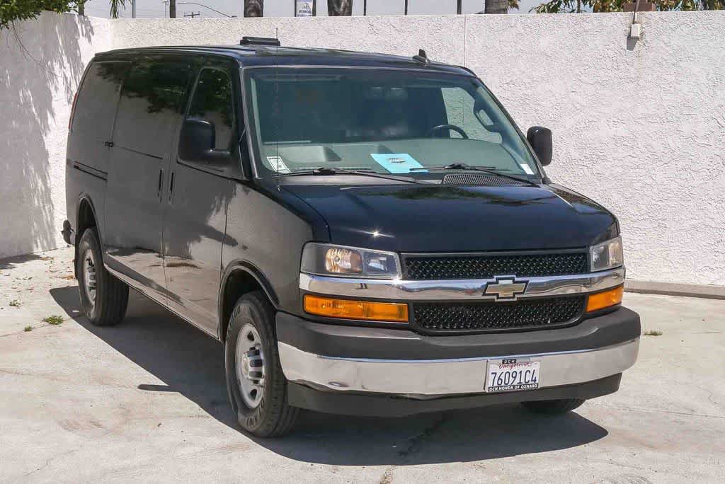 Used 2018 Chevrolet Express 2500 w/ Driver Convenience Package image 3