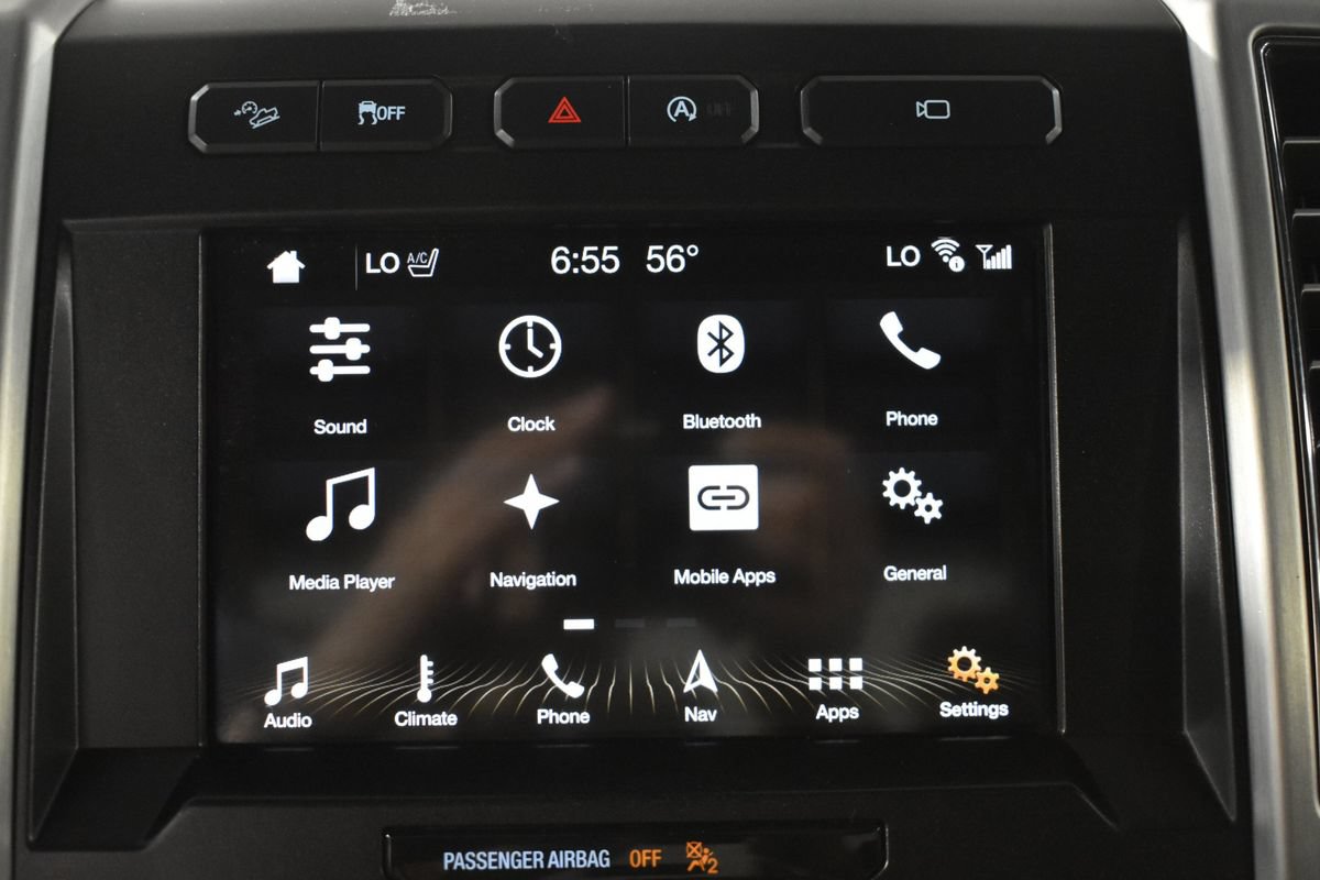 Used 2017 Ford F150 Platinum w/ Equipment Group 701A Luxury AWD/4WD image 19