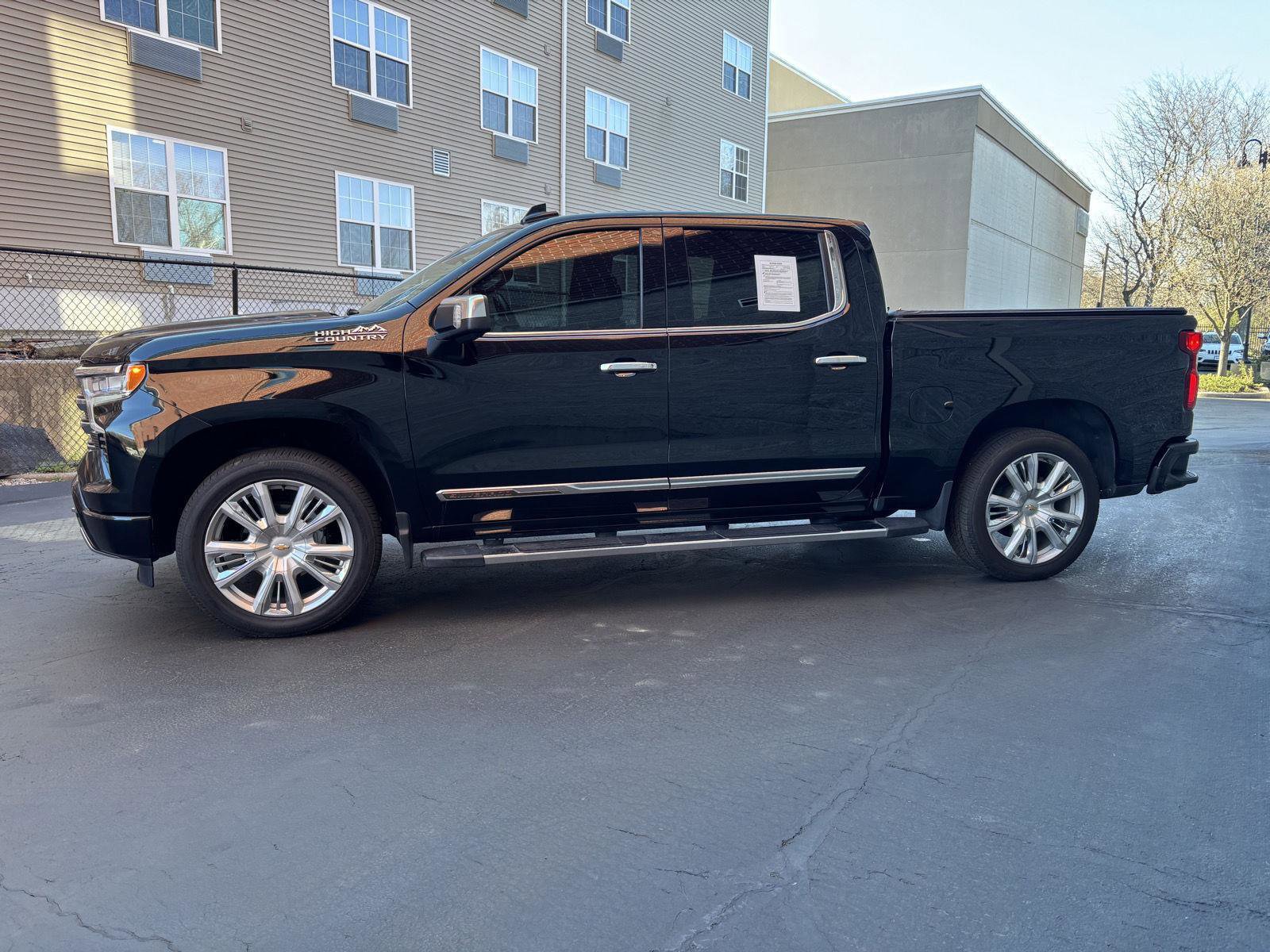 Used 2022 Chevrolet Silverado 1500 High Country w/ High Country Premium Package AWD/4WD image 3