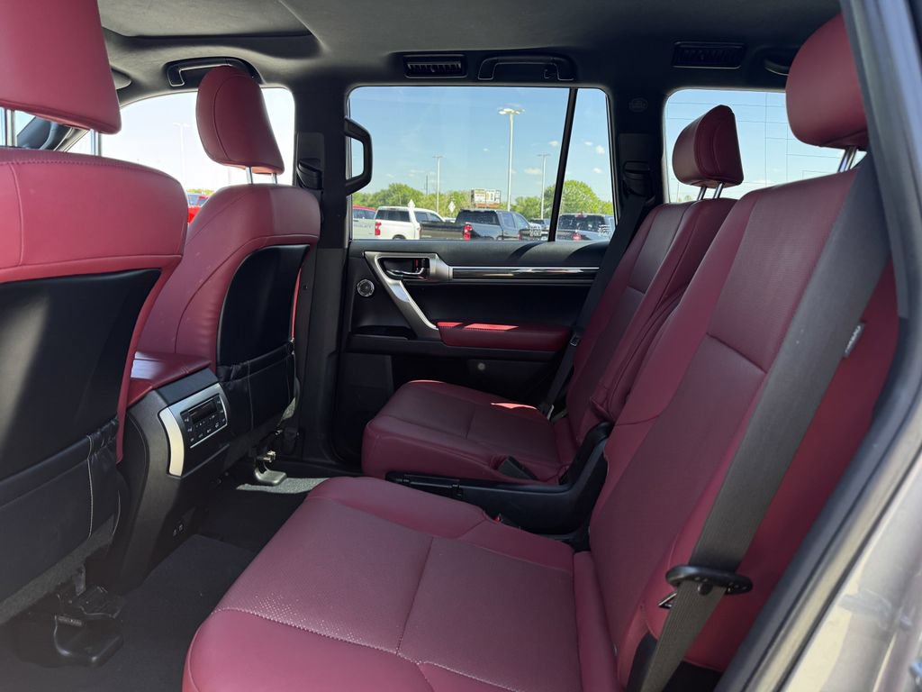 Used 2023 Lexus GX 460 Premium w/ Accessory Package AWD/4WD image 28