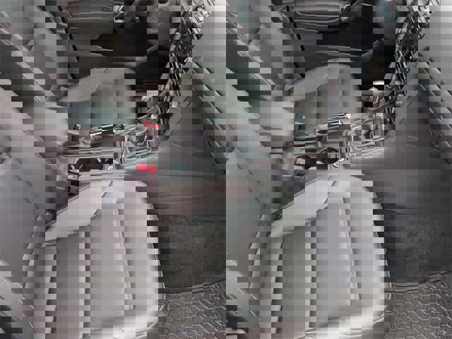 Used 2021 Volkswagen Golf 4-Door image 24