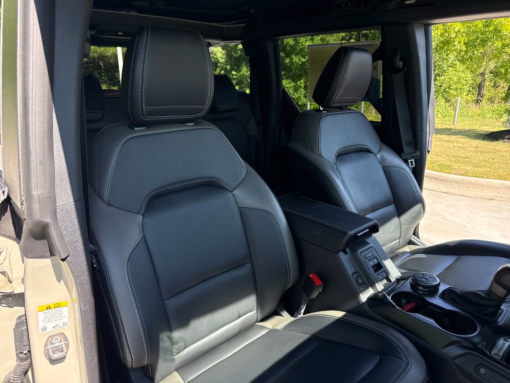 Used 2025 Ford Bronco Outer Banks AWD/4WD image 34