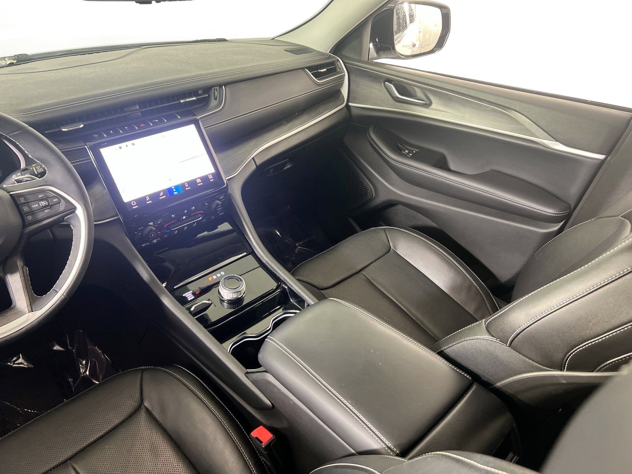 Used 2023 Jeep Grand Cherokee Limited w/ Luxury Tech Group II image 23