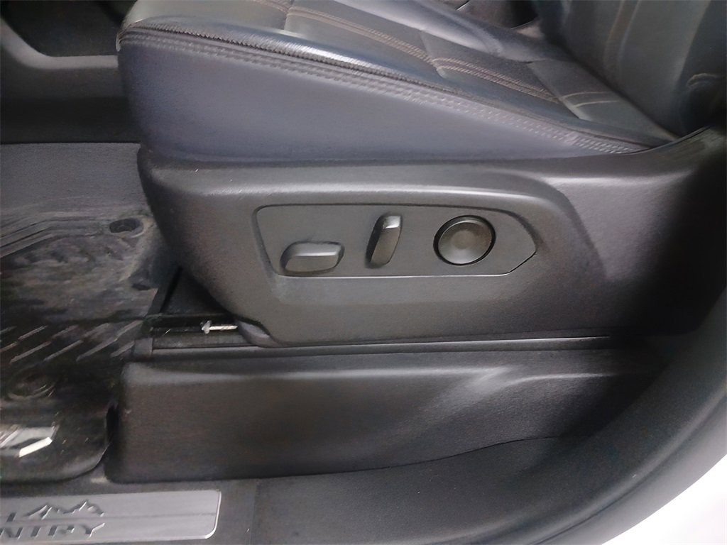 Used 2024 Chevrolet Silverado 2500 High Country w/ High Country Premium Package image 17