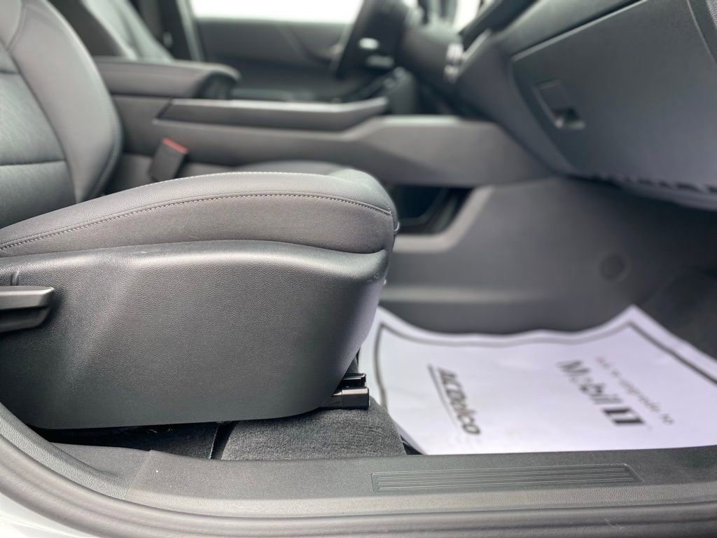 New 2026 Chevrolet Equinox LT w/ Convenience Package II image 11