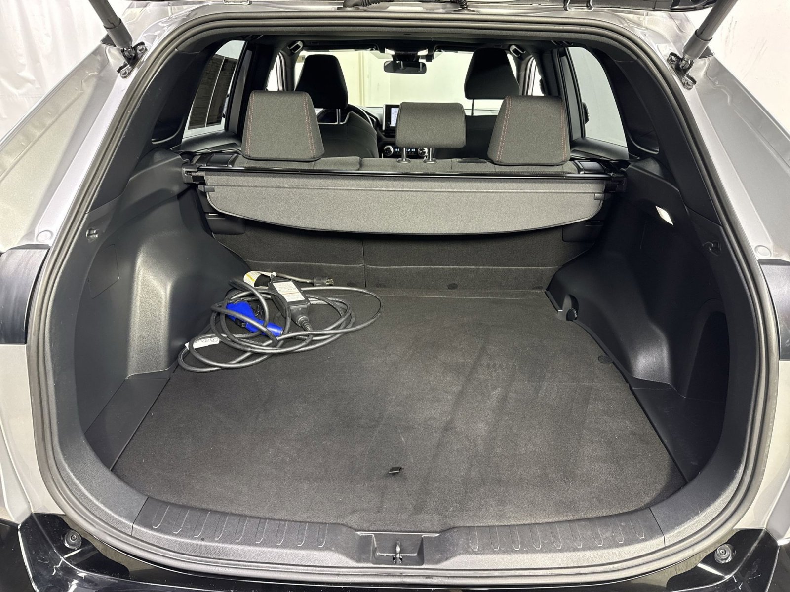 Used 2024 Toyota RAV4 SE image 30