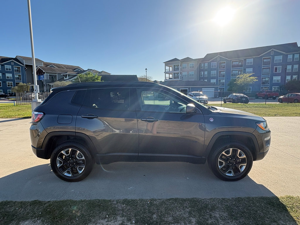 Used 2018 Jeep Compass Trailhawk w/ Leather Interior Group AWD/4WD image 10
