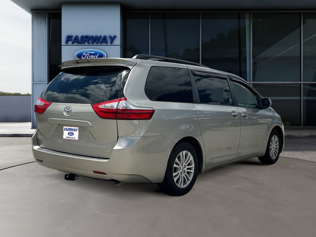 Used 2015 Toyota Sienna XLE FWD image 7