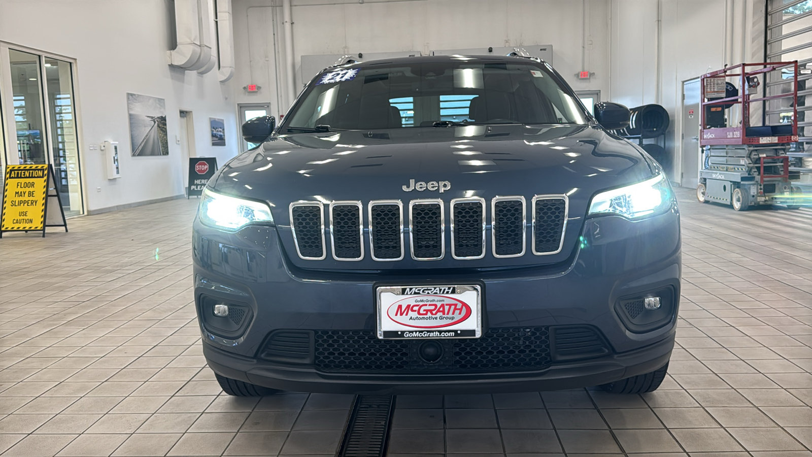 Used 2021 Jeep Cherokee Latitude Lux w/ Sun & Sound Group AWD/4WD image 10